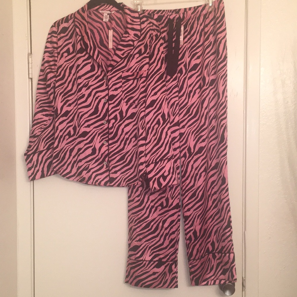 NEW Victoria’s Secret Top And Bottom Pajam…